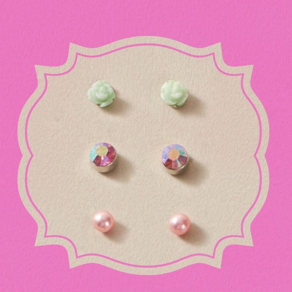 NWT 🔥 Mint Green Flower Earrings Set